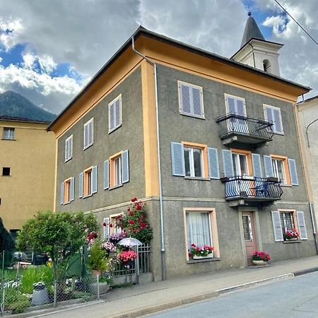 Bed and Breakfast Chasa Sassalbo Poschiavo Esterno foto