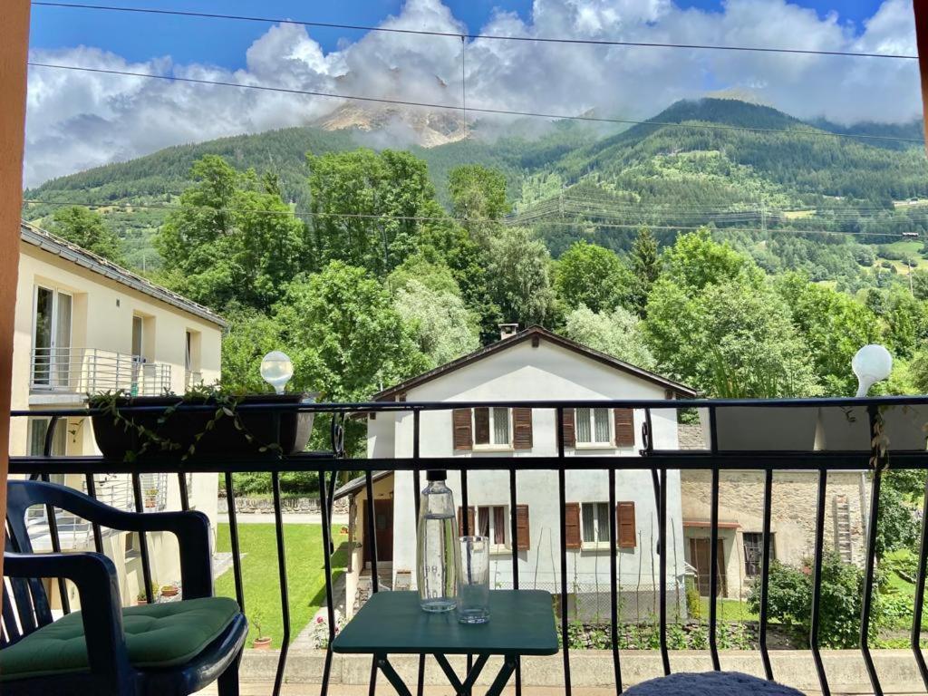 Bed and Breakfast Chasa Sassalbo Poschiavo Esterno foto