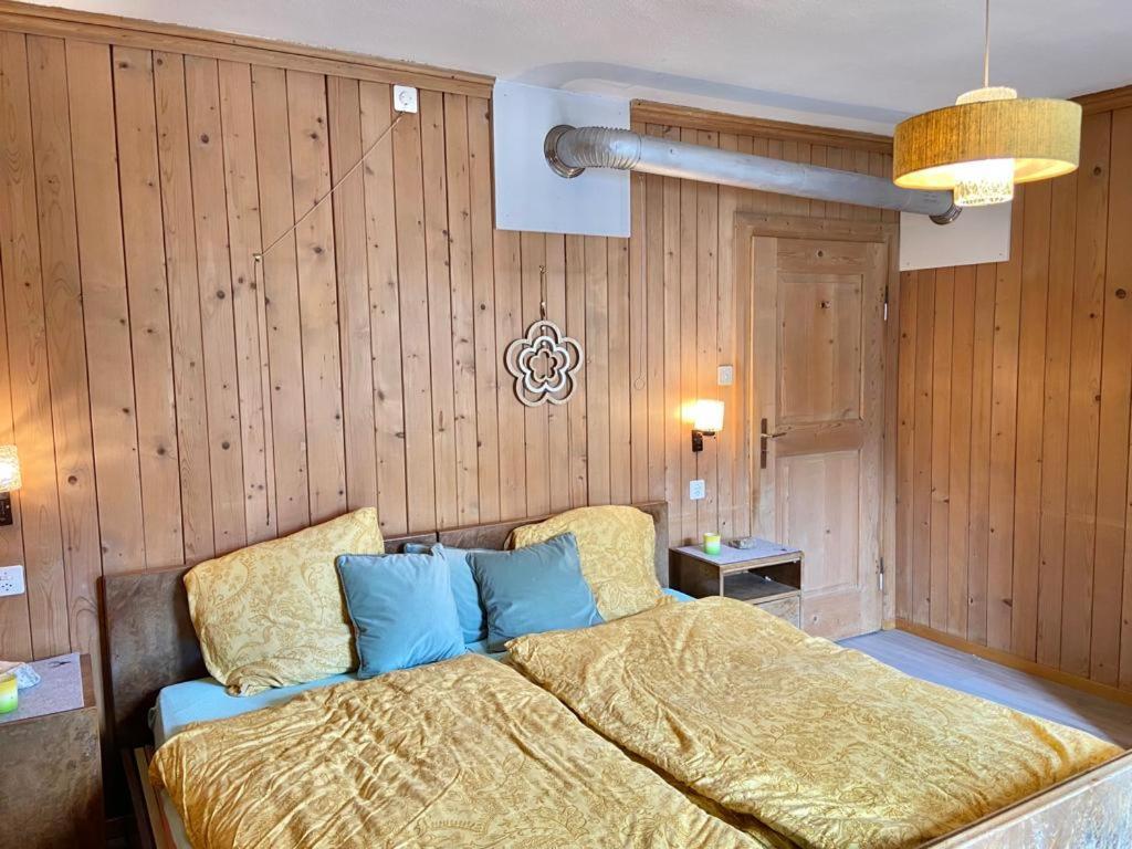 Bed and Breakfast Chasa Sassalbo Poschiavo Esterno foto