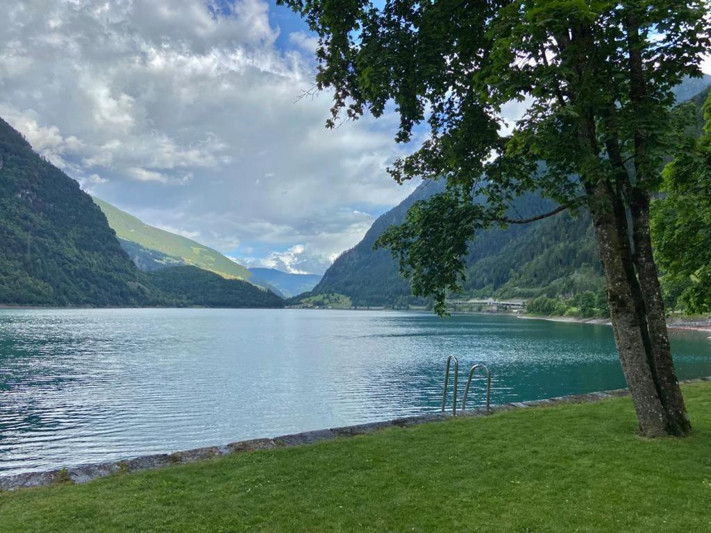 Bed and Breakfast Chasa Sassalbo Poschiavo Esterno foto
